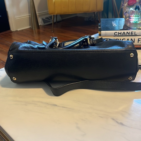 Michael kors black bag with gold hardware - Picture 4 of 4